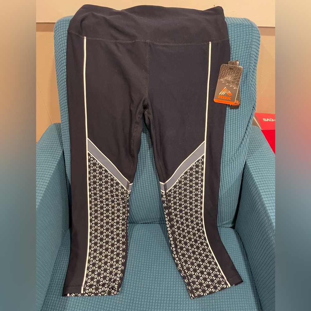 NWT RBX Capri Length Leggings Athletic Fit Navy with White and Gray Design NICE!